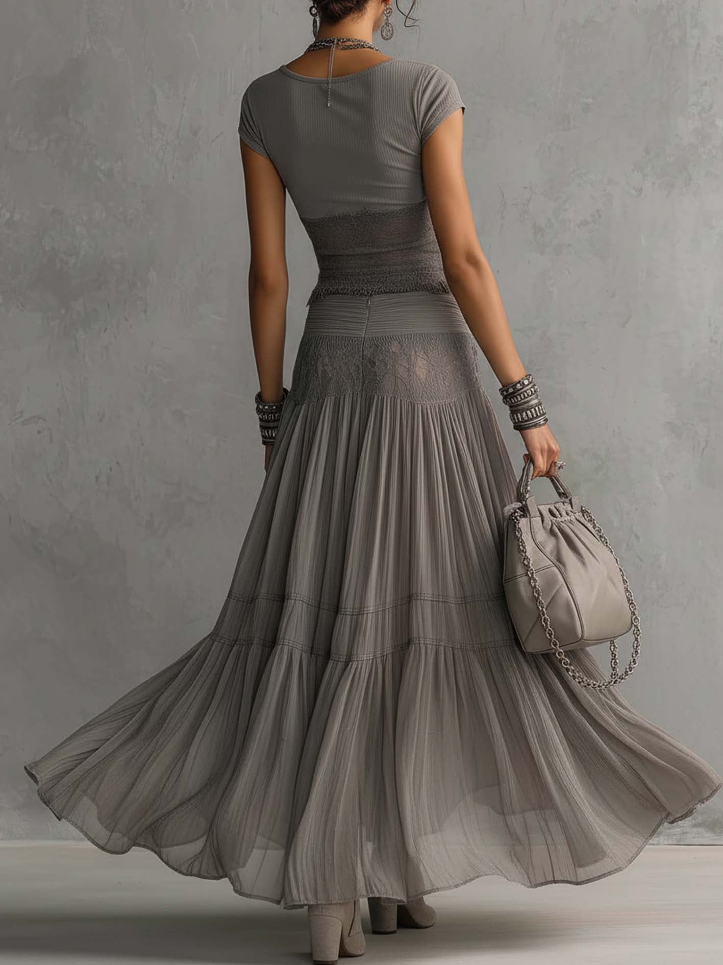 Alba™ | Completo grigio con top in pizzo e gonna lunga a pieghe
