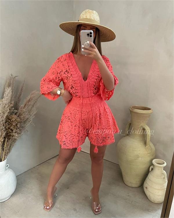 Set corto in pizzo con scollo a V