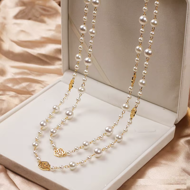 Elegante collana d'oro con perla