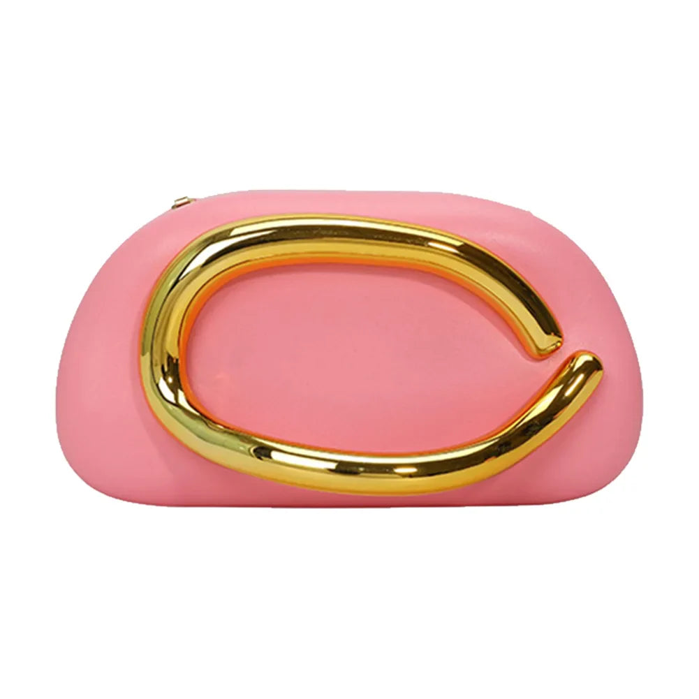 Borsa da donna in pelle sintetica con manico in metallo e tracolla removibile.