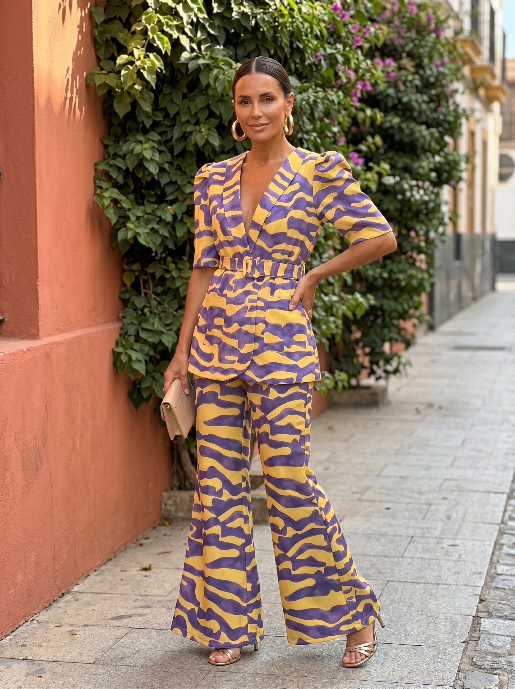 Lavinia | Completo con blazer peplo fluido e pantaloni palazzo