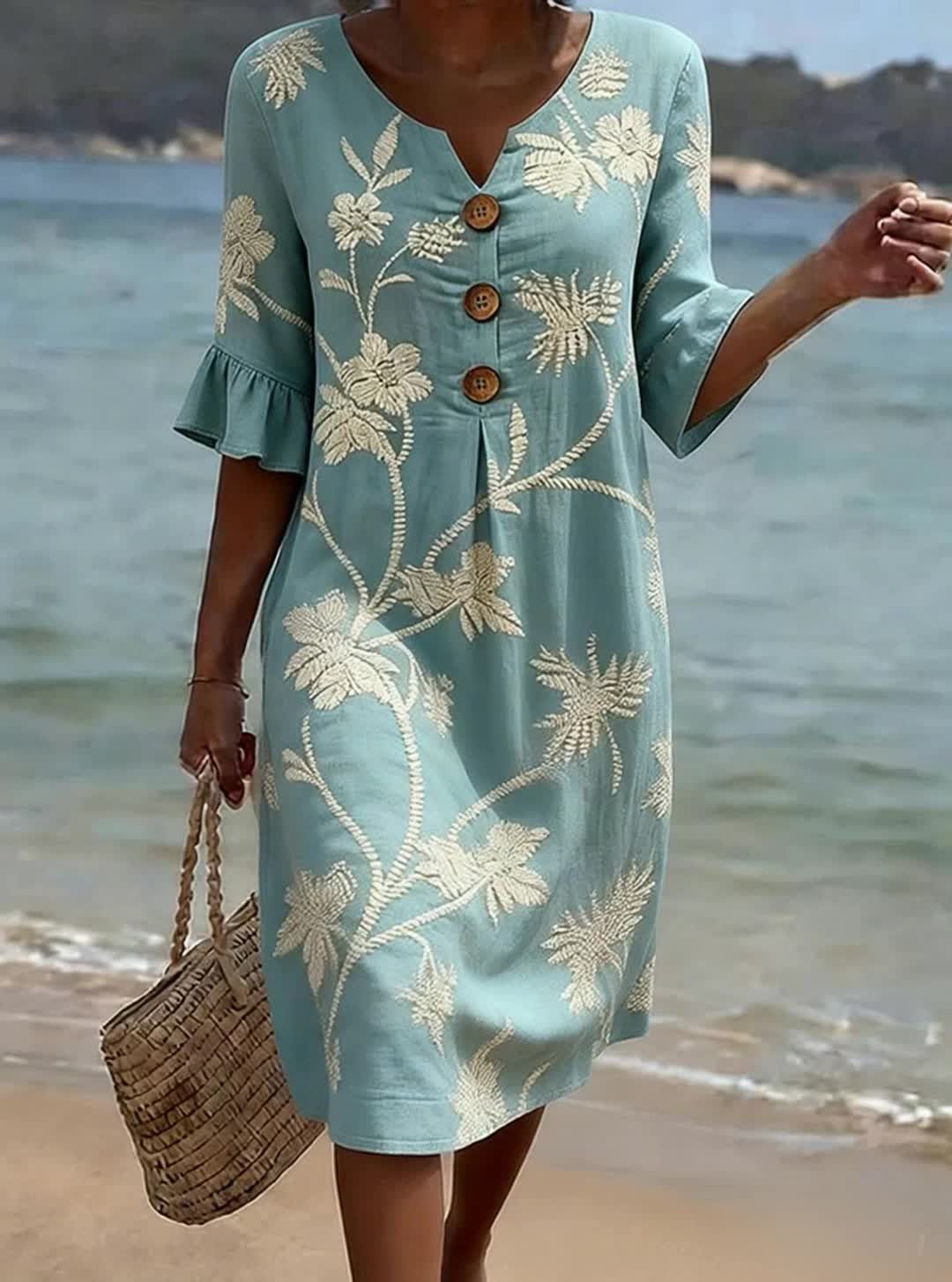 Abito casual da donna con stampa floreale.