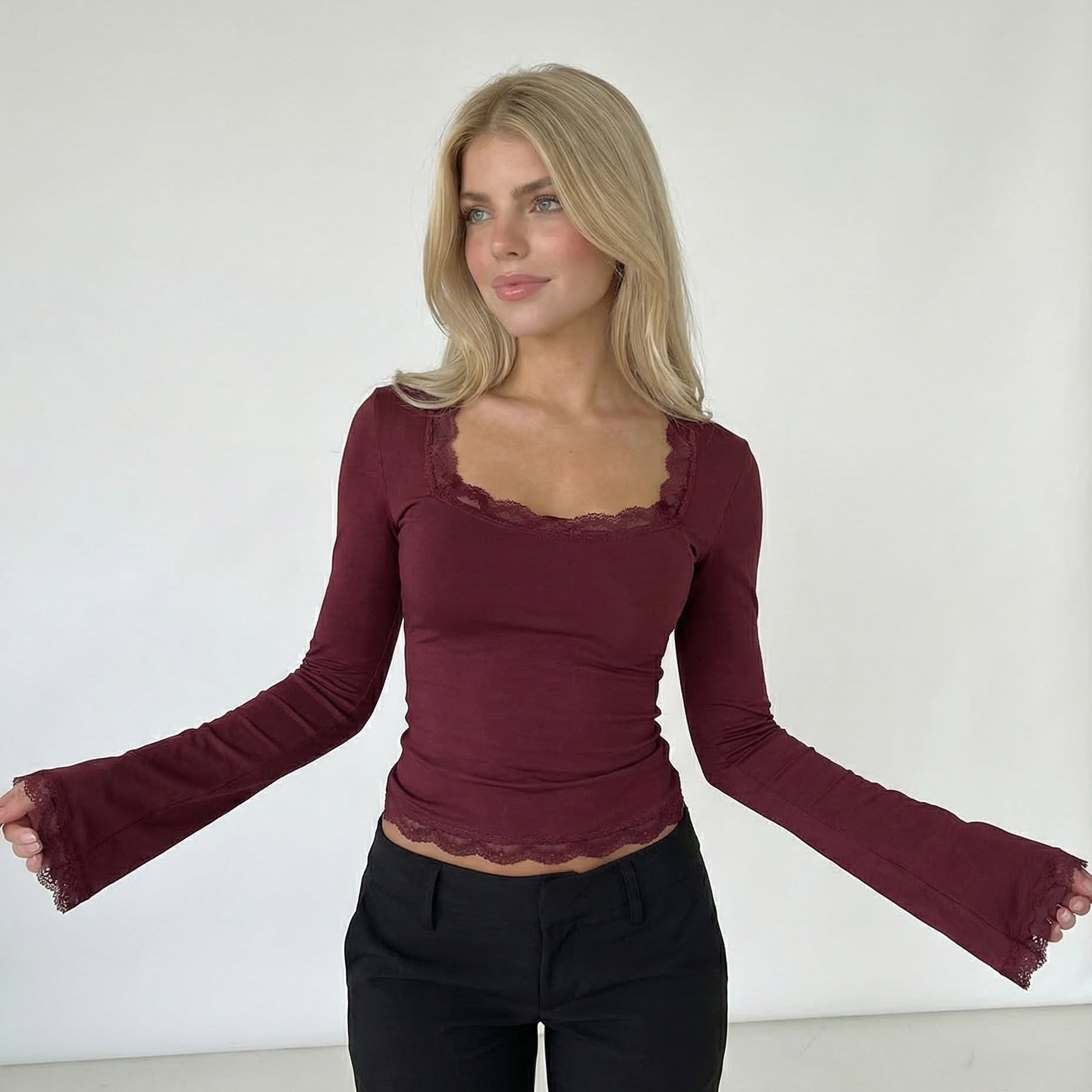 AMARA | Top a maniche lunghe con pizzo