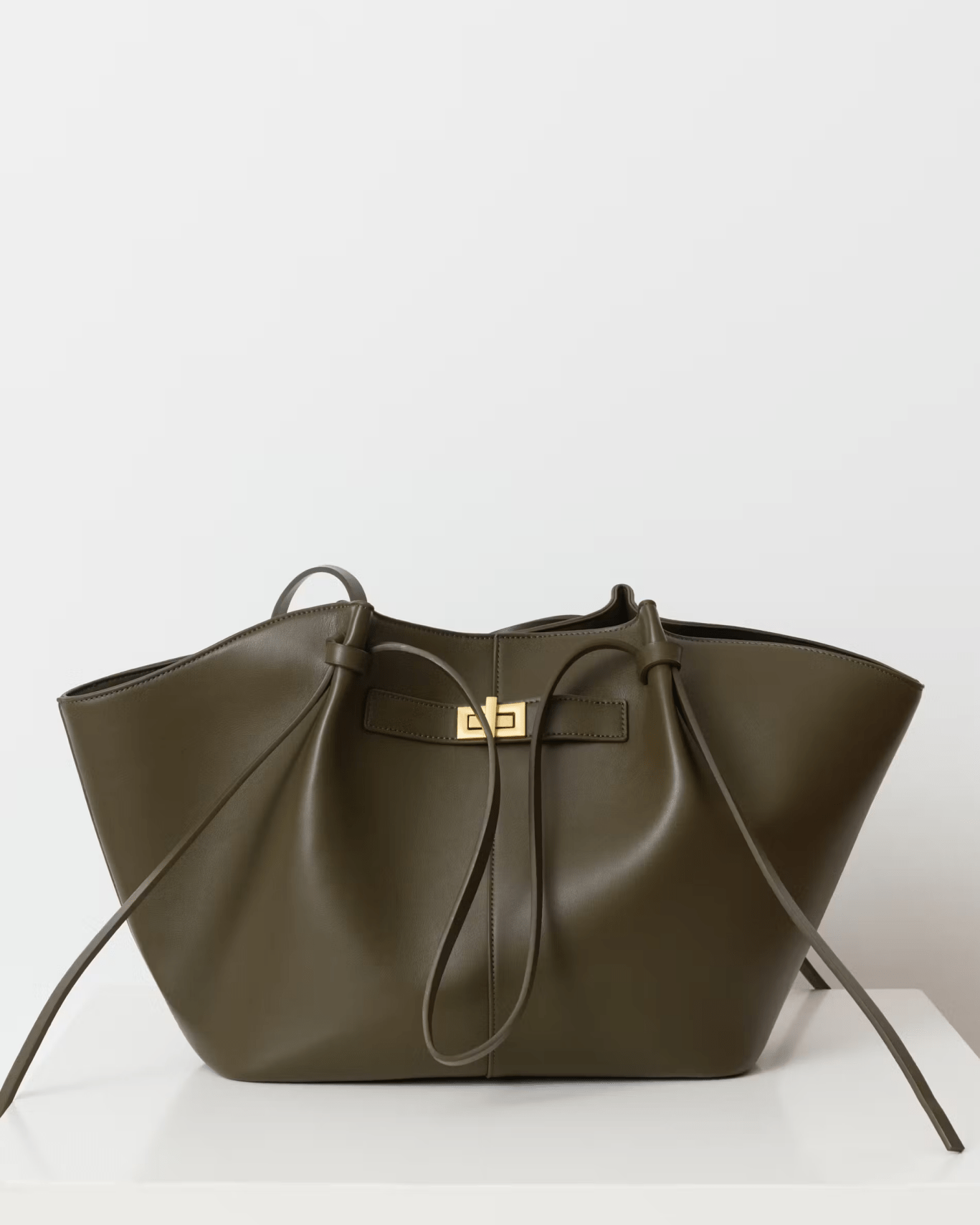 ARIA | Borsa Luxe Curve: l'accessorio che dice tutto
